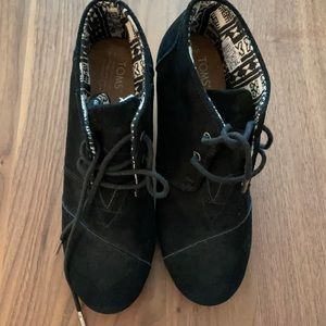 TOMS wedges